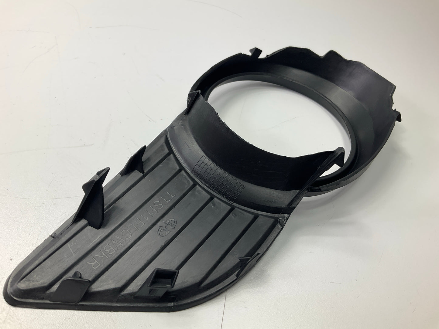 TO1039145 NEW Front Right Fog Light Bezel Passenger - 2011-2013 Toyota Sienna