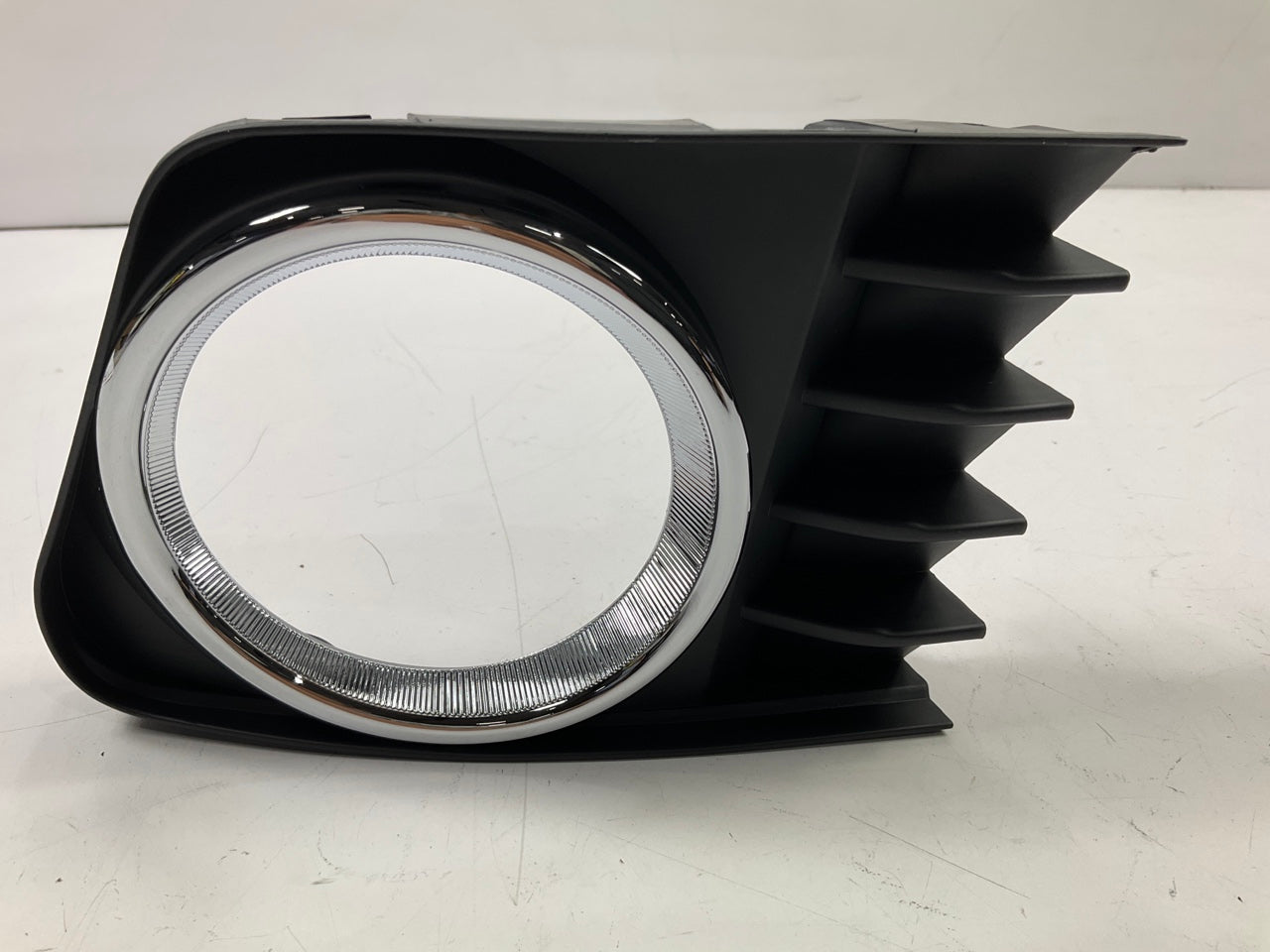 NEW - AFTERMARKET TO1039163 Fog Light Bezel Front Right 2012-2013 Toyota Prius V