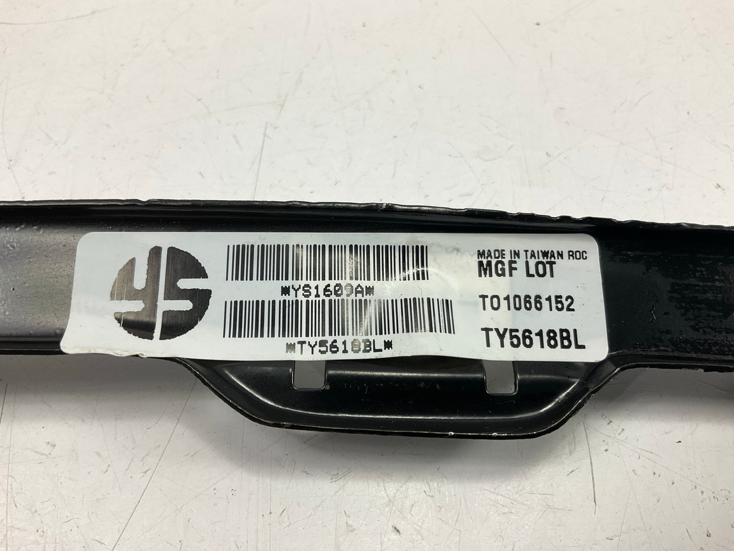 NEW AFTERMARKET Front Left Bumper Face Bar Retainer Bracket  01-2004 Tacoma