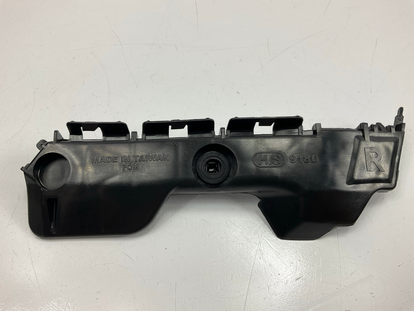 TO1133112 Rear Bumper Retainer Bracket, Right Passengers 2006-2011 Toyota Yaris
