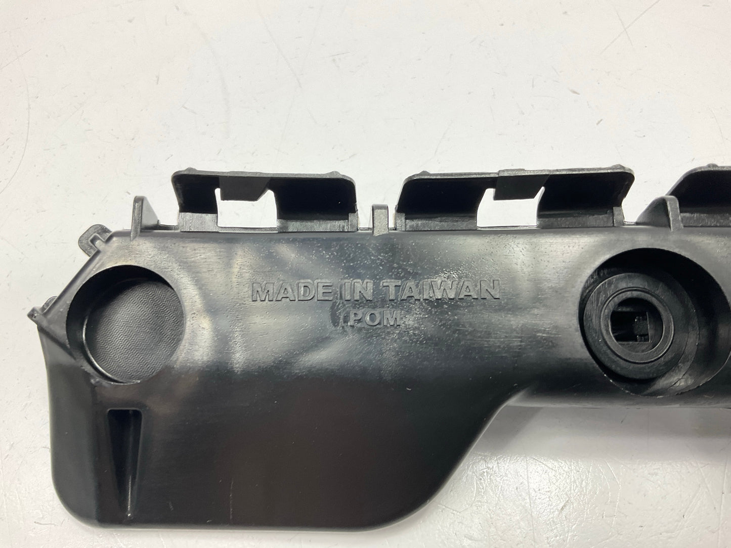 TO1133112 Rear Bumper Retainer Bracket, Right Passengers 2006-2011 Toyota Yaris
