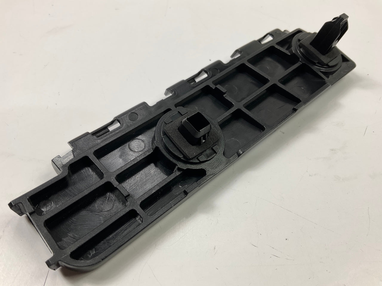 NEW AFTERMARKET Bumper Cover Retainer, Rear Left, For 11-20 Toyota Sienna