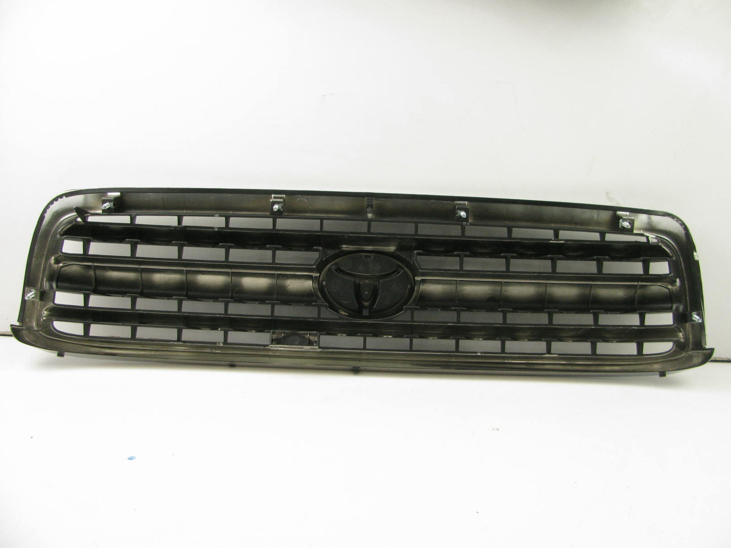 NEW AFTERMARKET Chrome Grille Shell W/ Black Insert For 2000-2002 Toyota Tundra