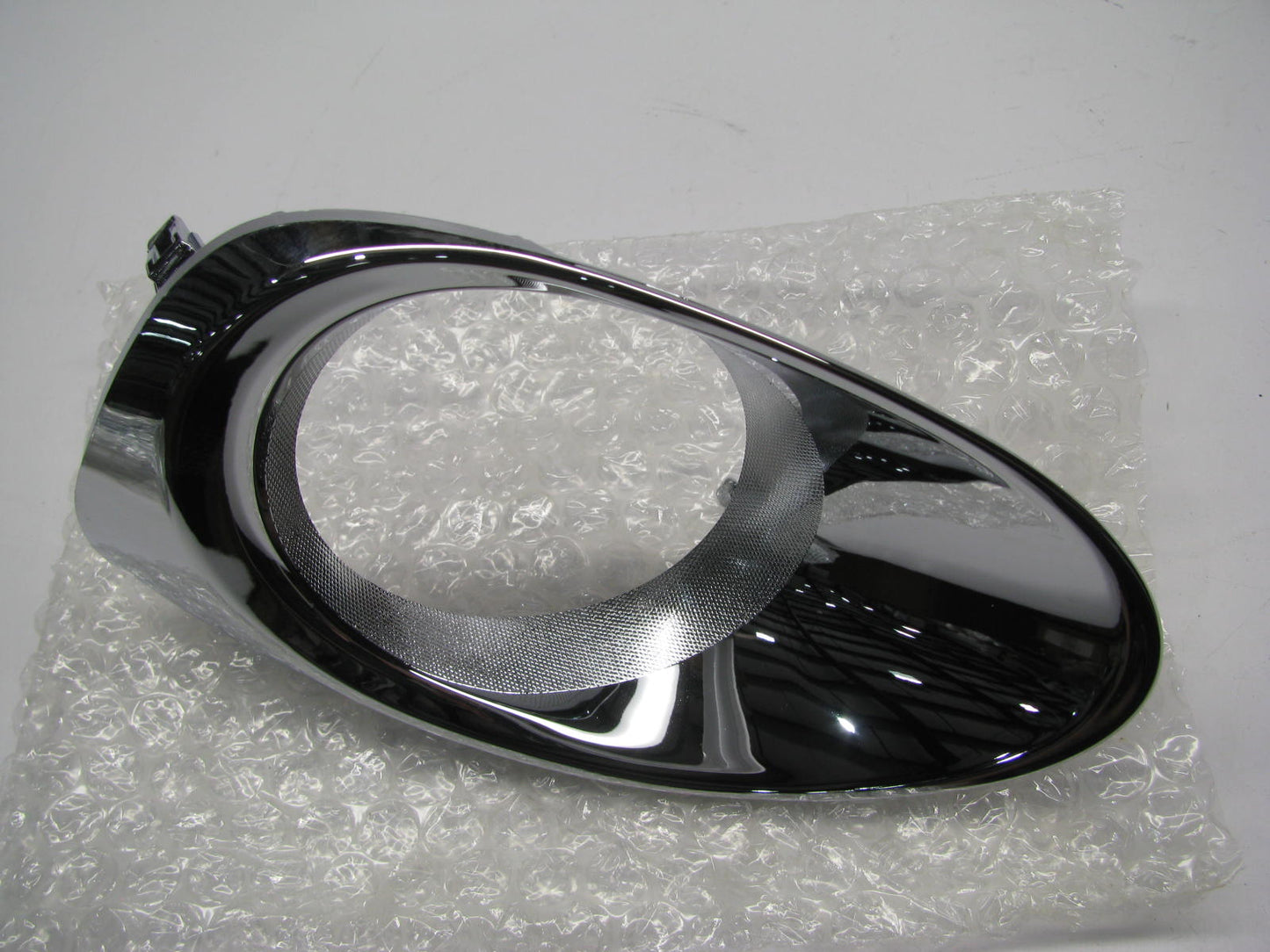 NEW - AFTERMARKET Fog Lamp Bezel Right TY4R1FAR For 2013-2015 Lexus RX350