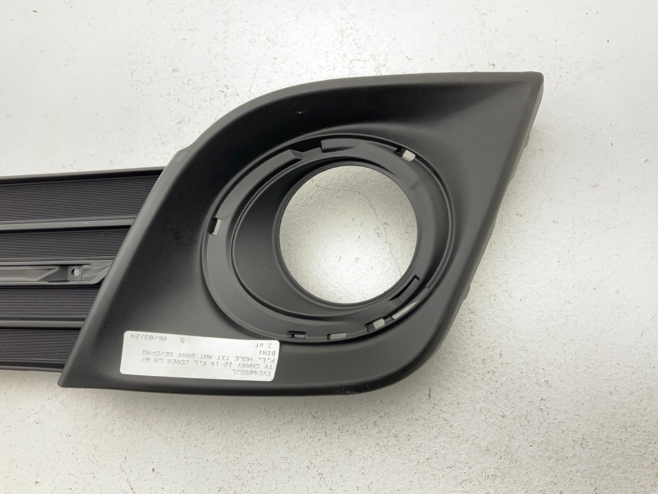 AFTERMARKET - Front Left Bumper Fog Light Lamp Cover 2012-14 Toyota Camry SE