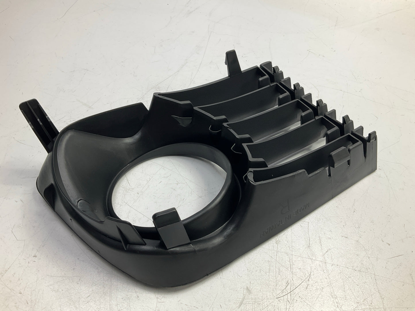 NEW AFTERMARKET Right Fog Light Lamp Bezel 2004-09 Toyota Prius TO1039118