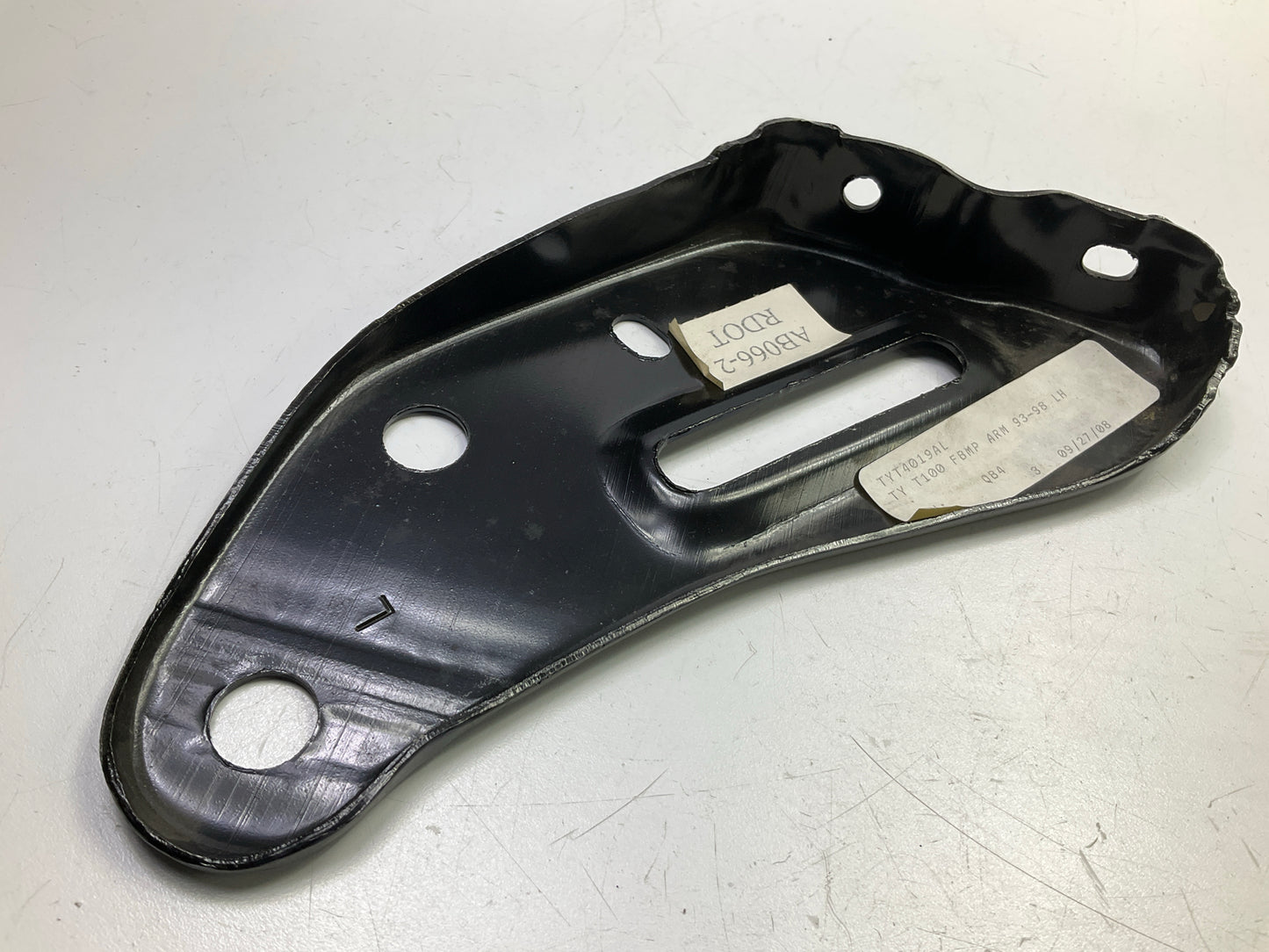 NEW AFTERMARKET Front Left Arm Mounting Bracket For 1993-1998 Toyota T100
