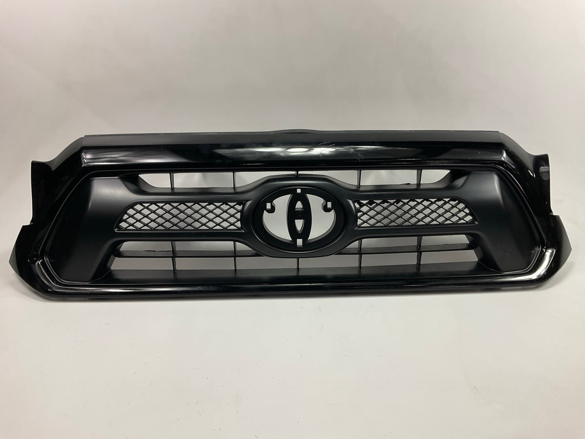 BROKEN MOUNTING TAB - NEW AFTERMARKET Grille For 2012-15 Toyota Tacoma TO1200352