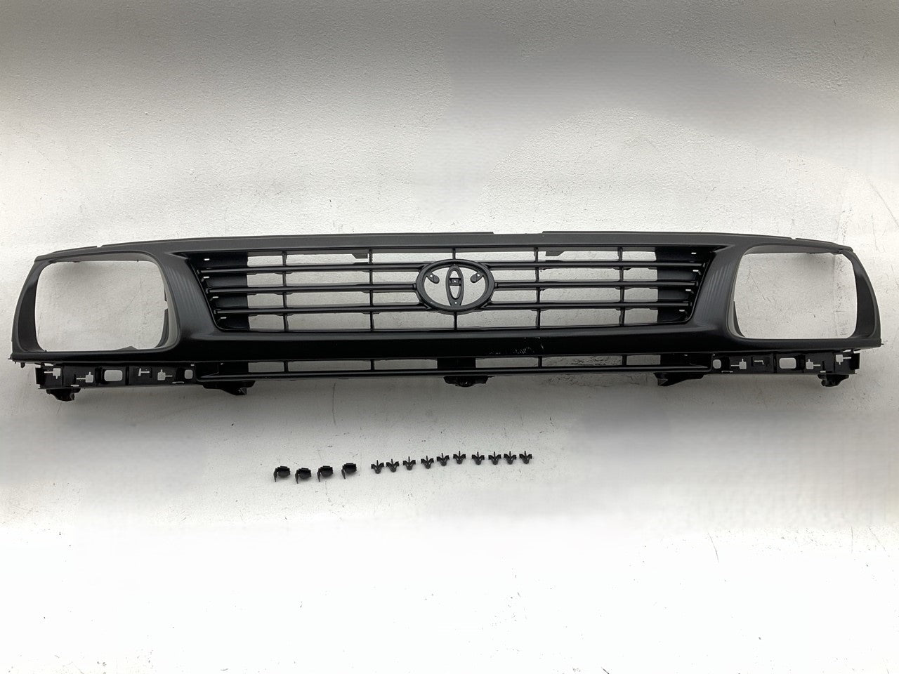 NEW AFTERMARKET TYT5070GB Grille - 1995-1996 Tacoma Rear Wheel Drive 2WD ONLY