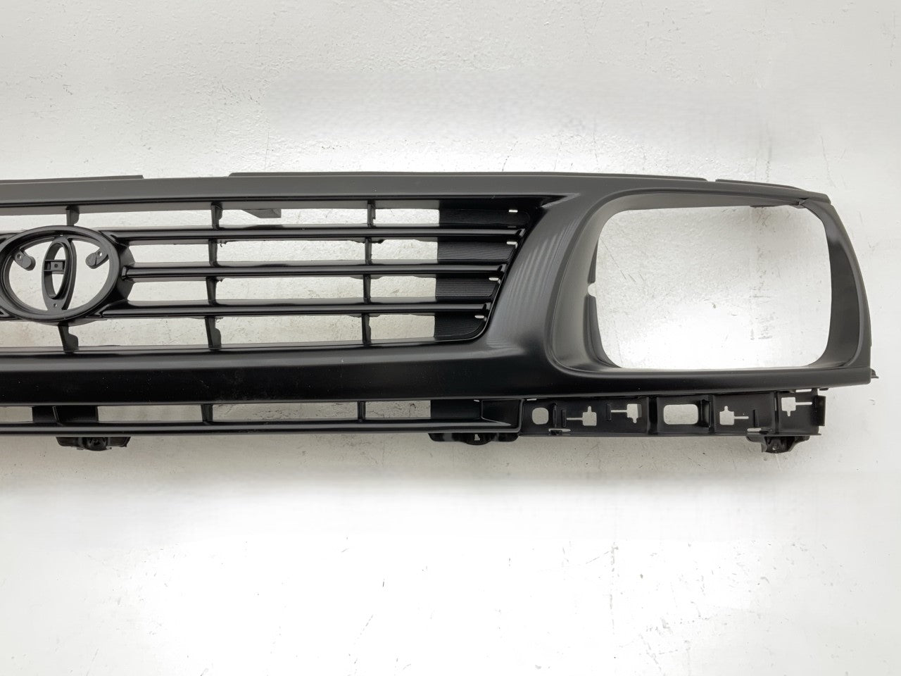 NEW AFTERMARKET TYT5070GB Grille - 1995-1996 Tacoma Rear Wheel Drive 2WD ONLY
