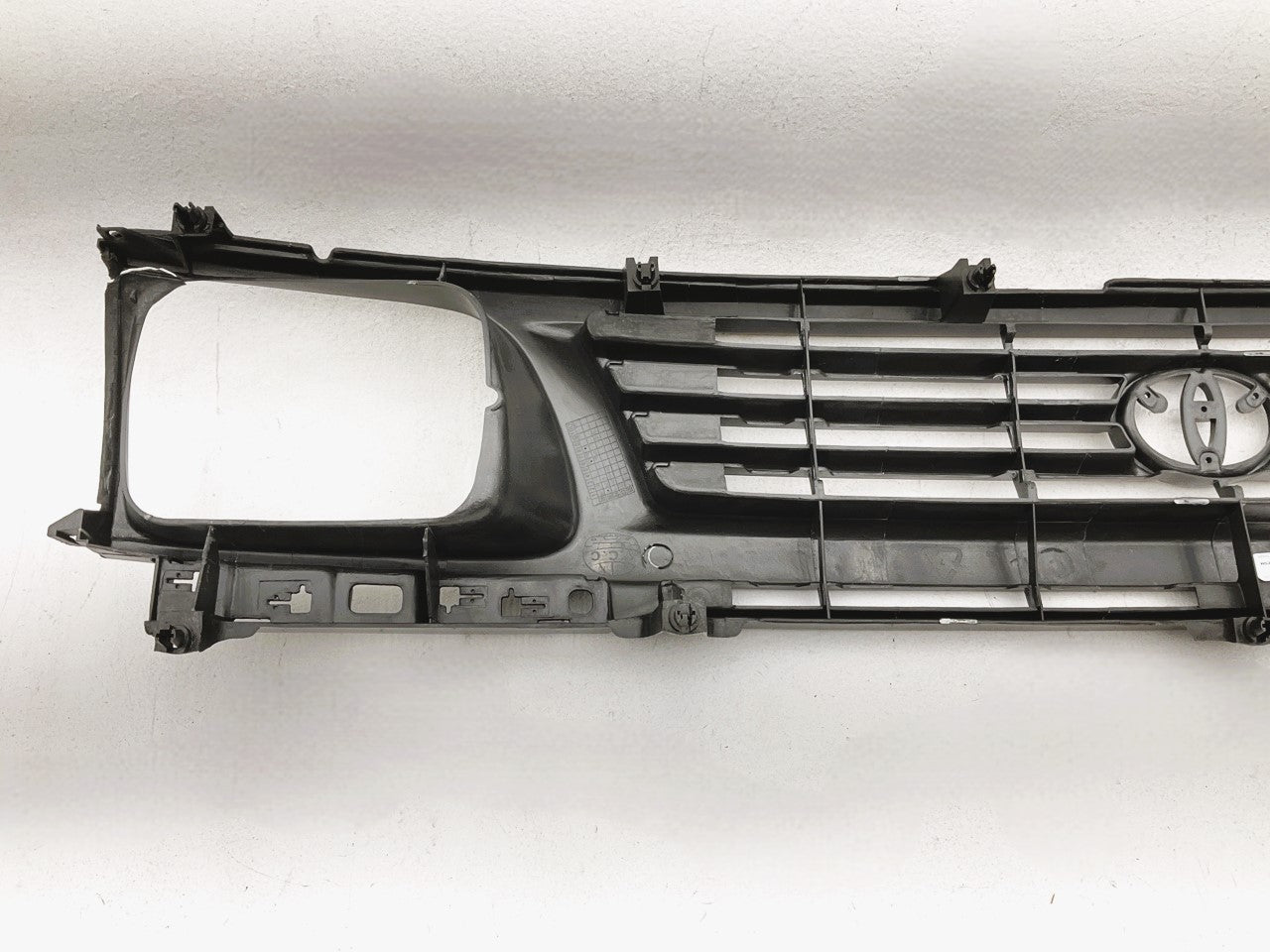 NEW AFTERMARKET TYT5070GB Grille - 1995-1996 Tacoma Rear Wheel Drive 2WD ONLY