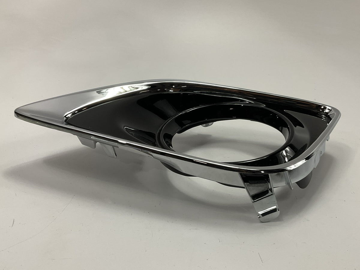NEW AFTERMARKET Front Left Fog Light Bezel For 2013-2015 Toyota Venza, TO1038183