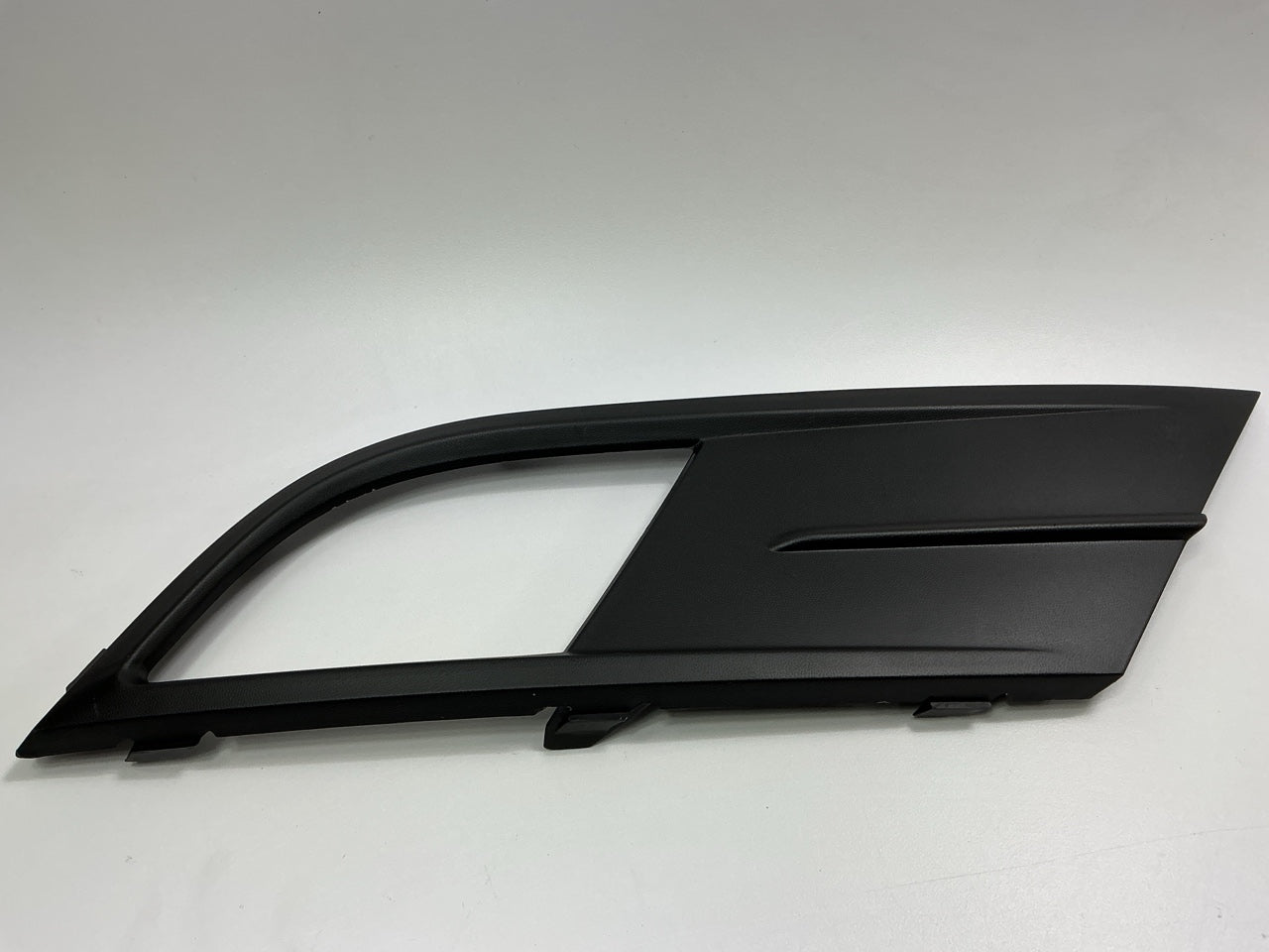 AFTERMARKET - Front Right Fog Light Lamp Bezel For 2015-18 Volkswagen Jetta