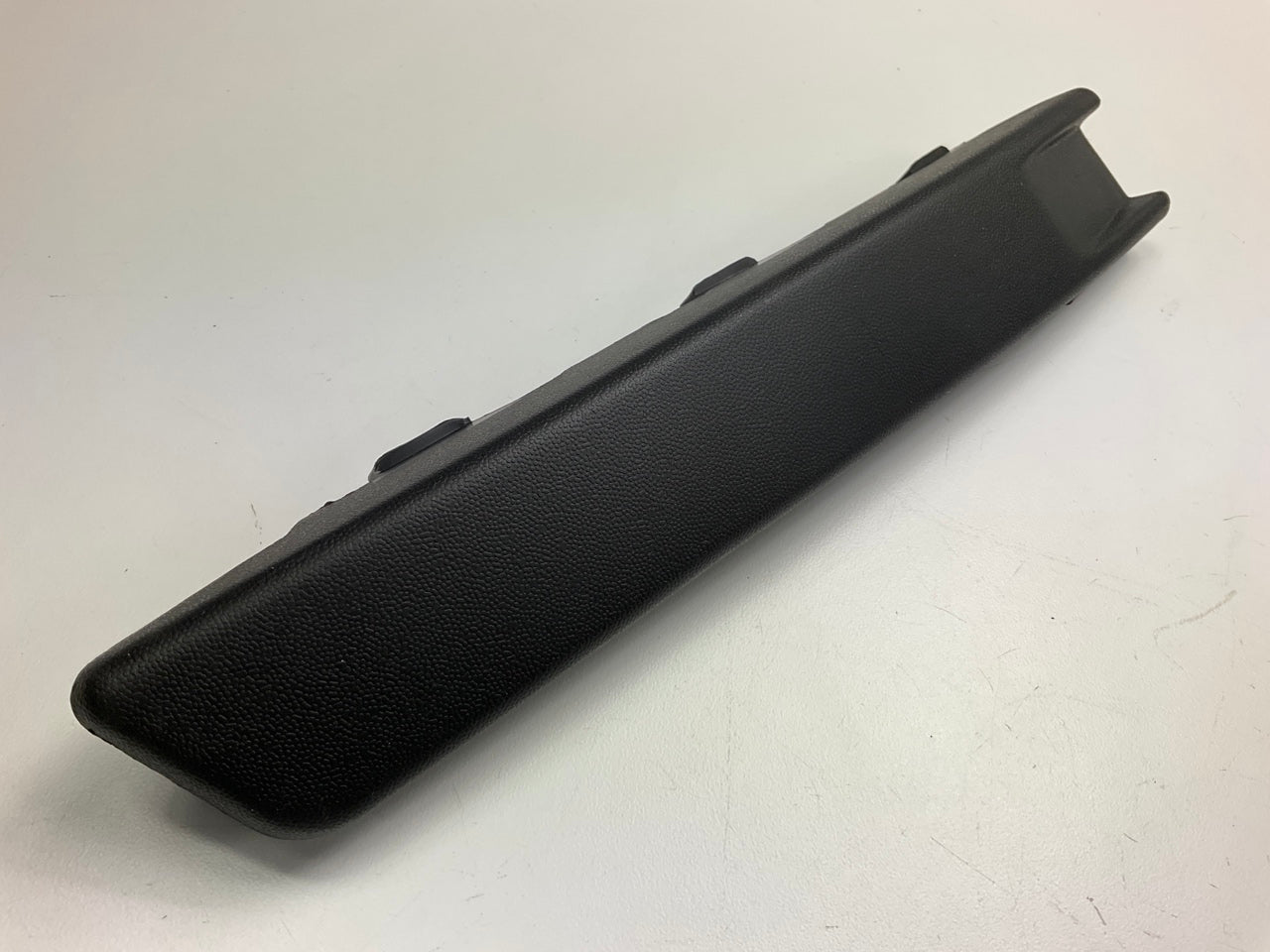NEW AFTERMARKET Front Right Bumper Moulding Trim For 2006-2010 Passat