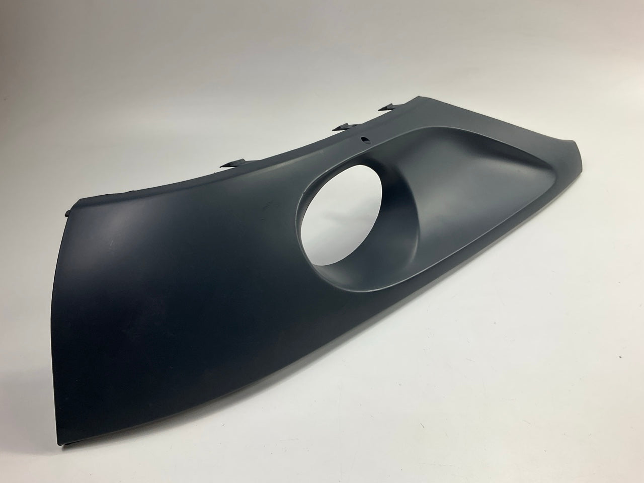 VW1093120 Front Left Fog Lamp Fog Light Trim Bezel For 2011-2014 VW Touareg