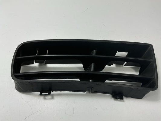NEW AFTERMARKET - Front Right Passenger Bumper Fog Light Cover - VW1005109