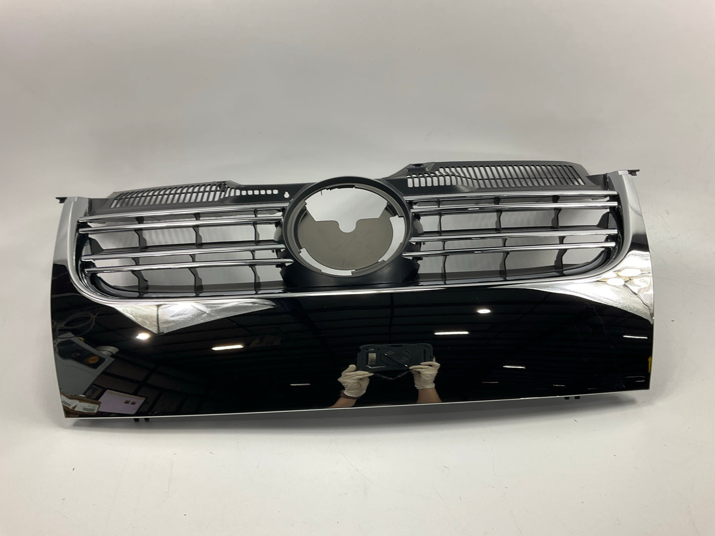 NEW AFTERMARKET VWJ1070AF 2005-2010 VW Jetta MK5 Front Bumper Chrome Grille