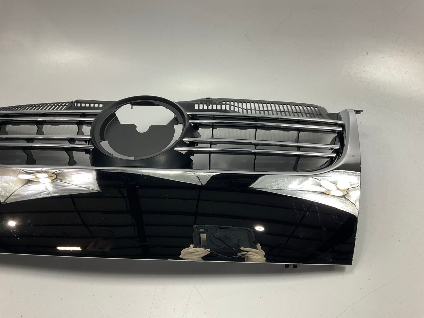 NEW AFTERMARKET VWJ1070AF 2005-2010 VW Jetta MK5 Front Bumper Chrome Grille