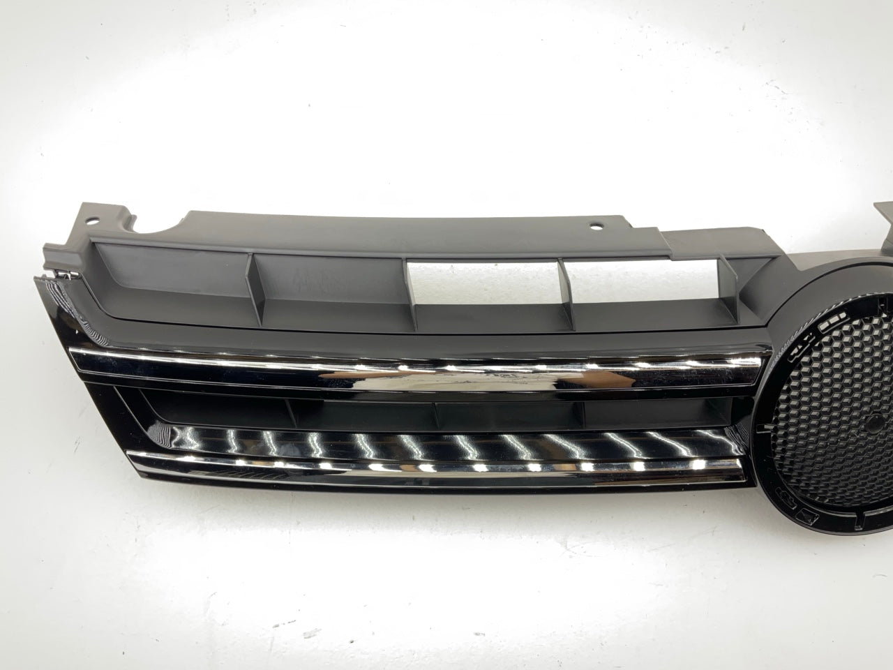 NEW AFTERMARKET Front Bumper Black Upper Grille W/ Chrome Trim - 7P6853651A