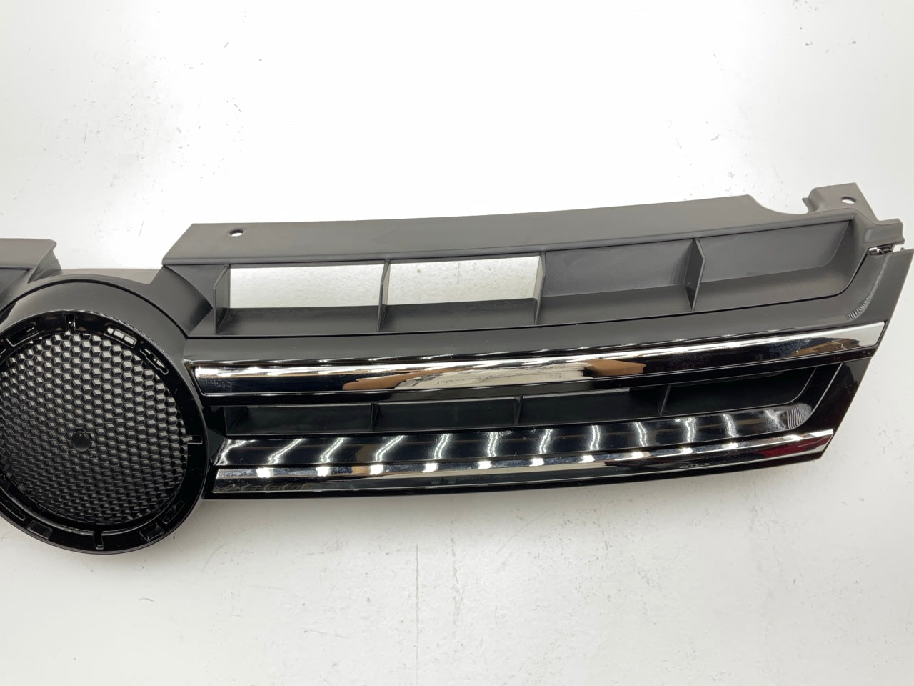NEW AFTERMARKET Front Bumper Black Upper Grille W/ Chrome Trim - 7P6853651A