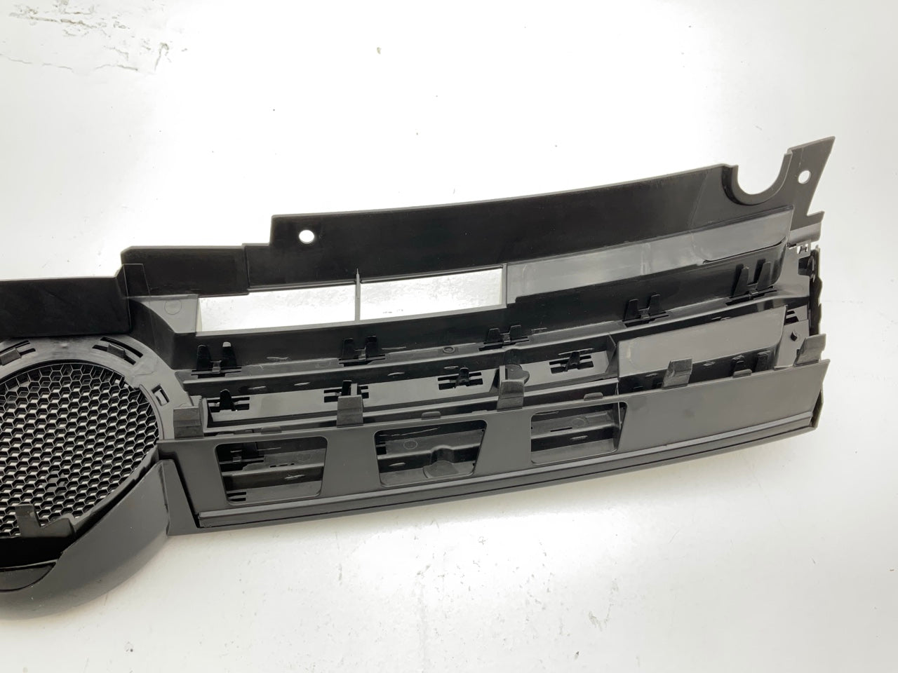 NEW AFTERMARKET Front Bumper Black Upper Grille W/ Chrome Trim - 7P6853651A