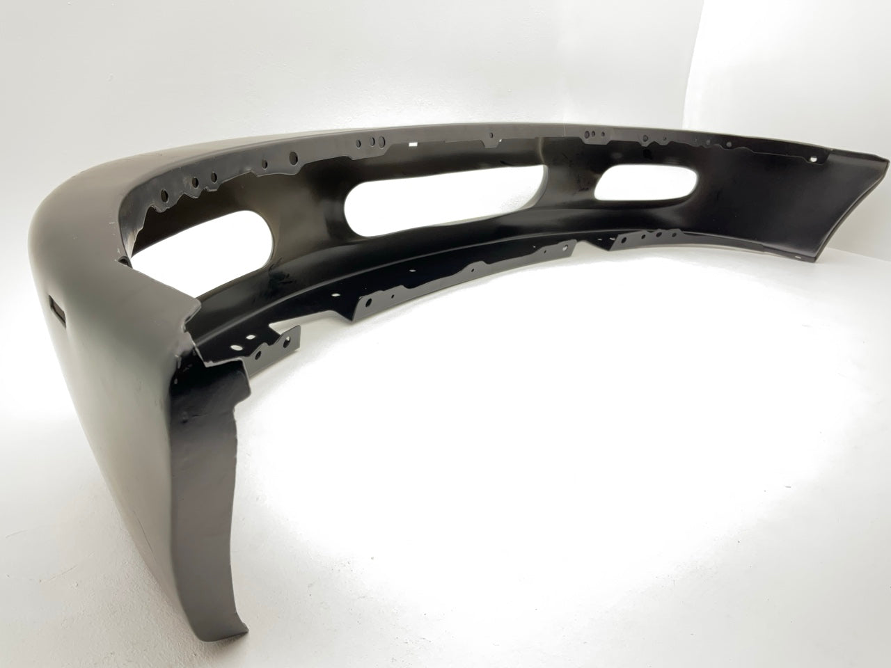 NEW AFTERMARKET Front Bumper, Black - 1997-1998 Ford F-150, F-250 4WD