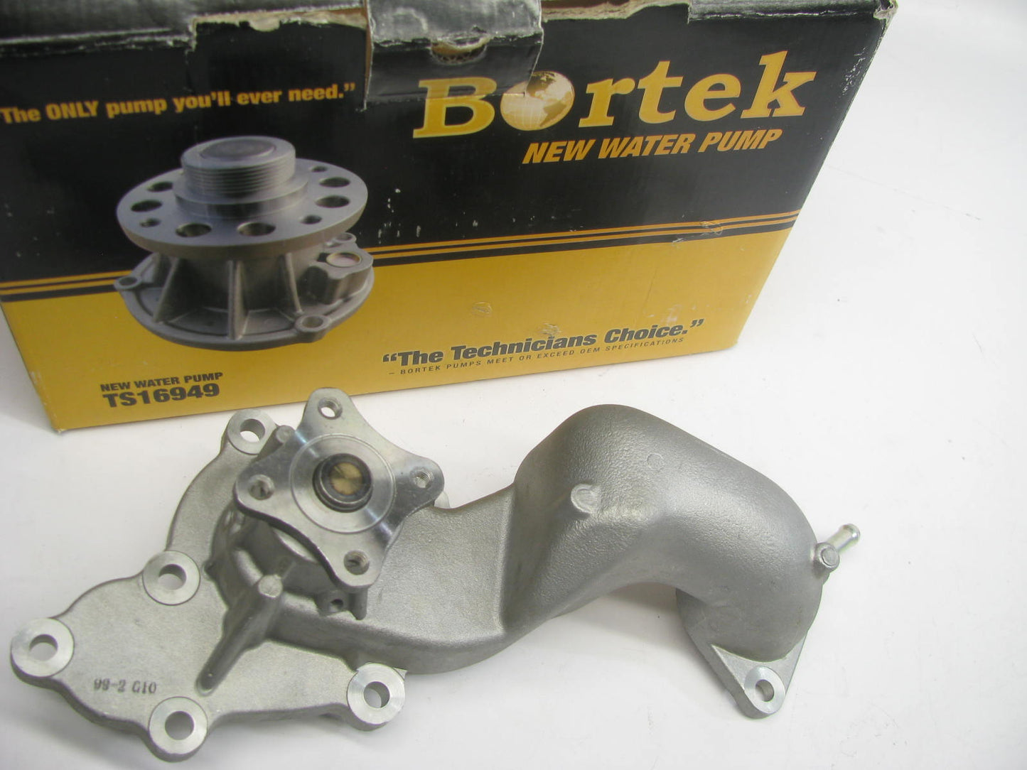 Bortek 20660 Engine Water Pump For 1992-1994 Nissan Maxima  3.0L-V6