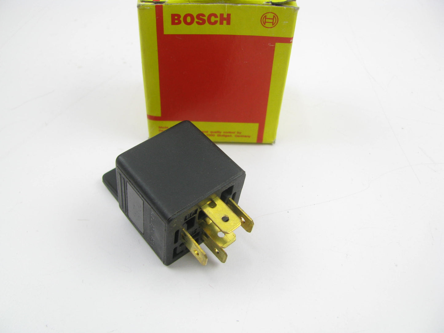 NEW GENUINE Bosch 0332209150 Fuel Injection Main Relay / Fuel Pump Relay 12V