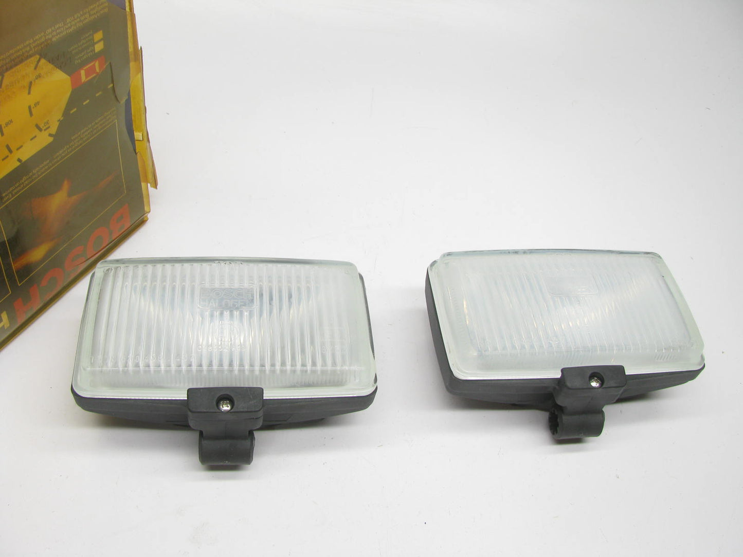 Bosch 22350C Universal Vintage Fog Driving Light Lamp Kit - 5-1/2'' X 4''