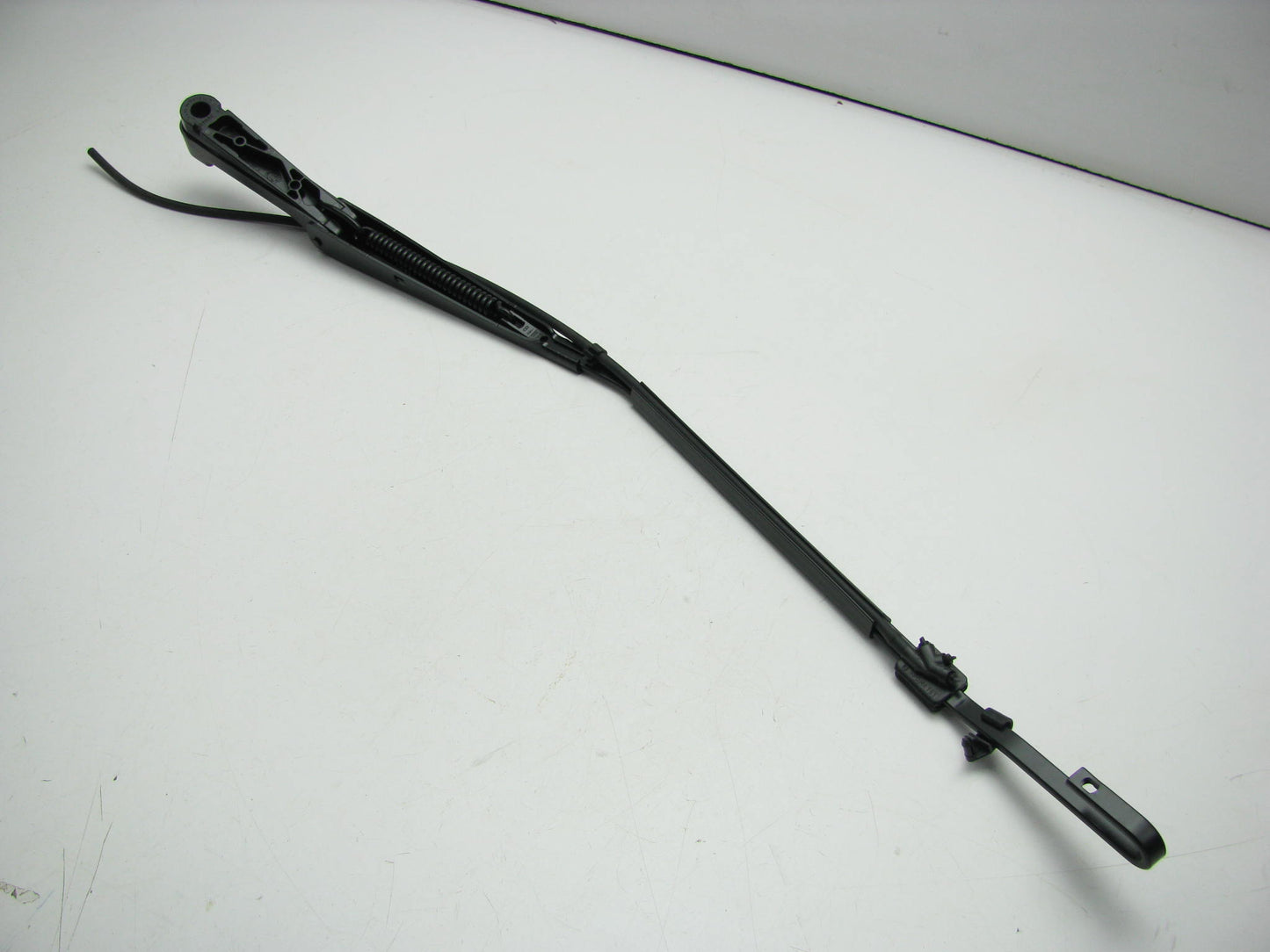 Bosch 3-398-122-815 Front Left Drivers Side Windshield Wiper Arm W/ Nozzle