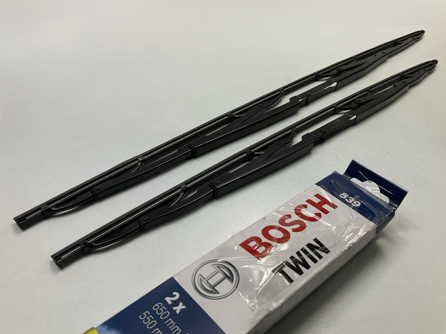 Bosch 3397001539 Front Left 22'' & Right 26'' Windshield Wiper Blades Set, BMW E39