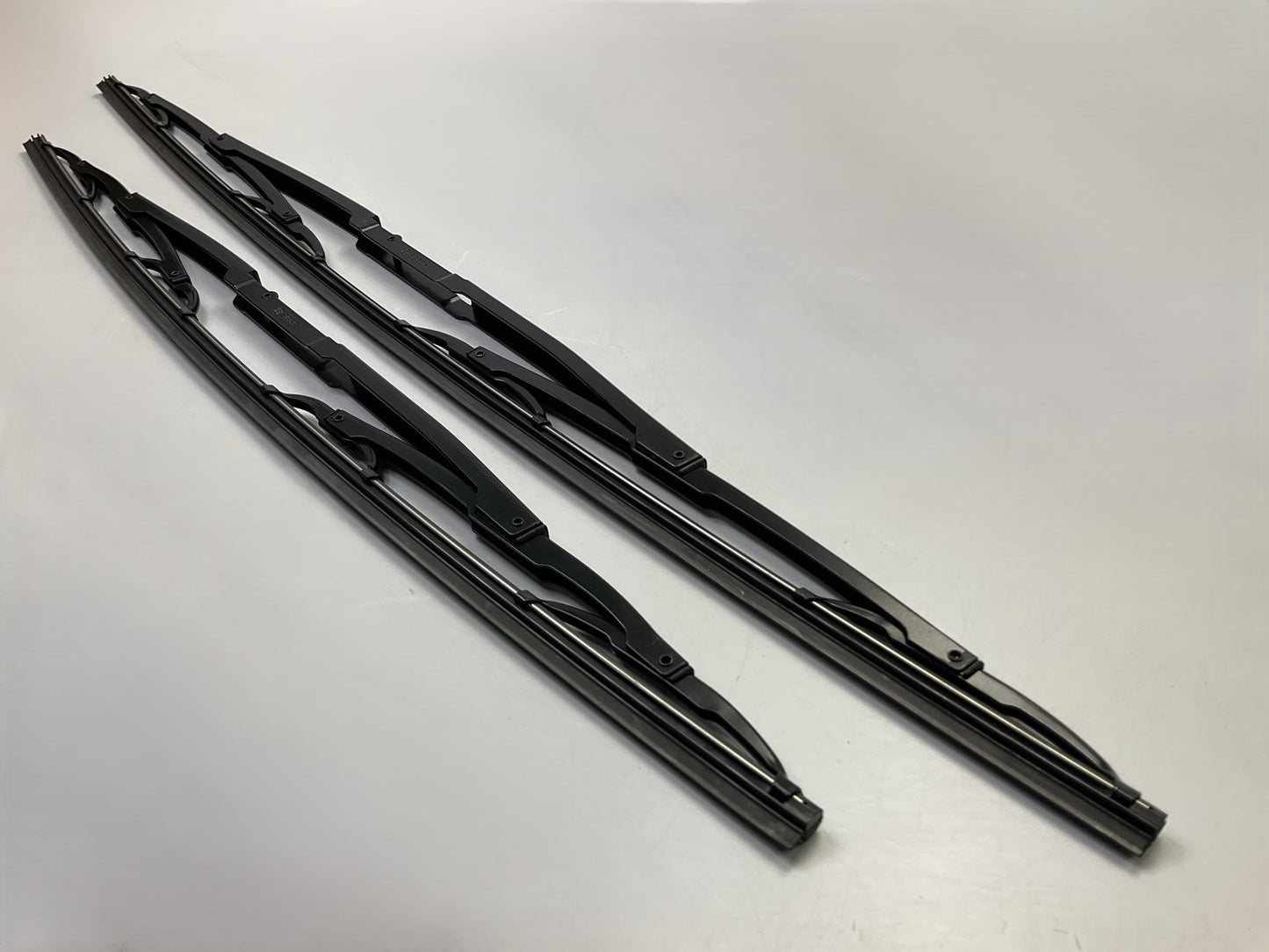 Bosch 3397001539 Front Left 22'' & Right 26'' Windshield Wiper Blades Set, BMW E39