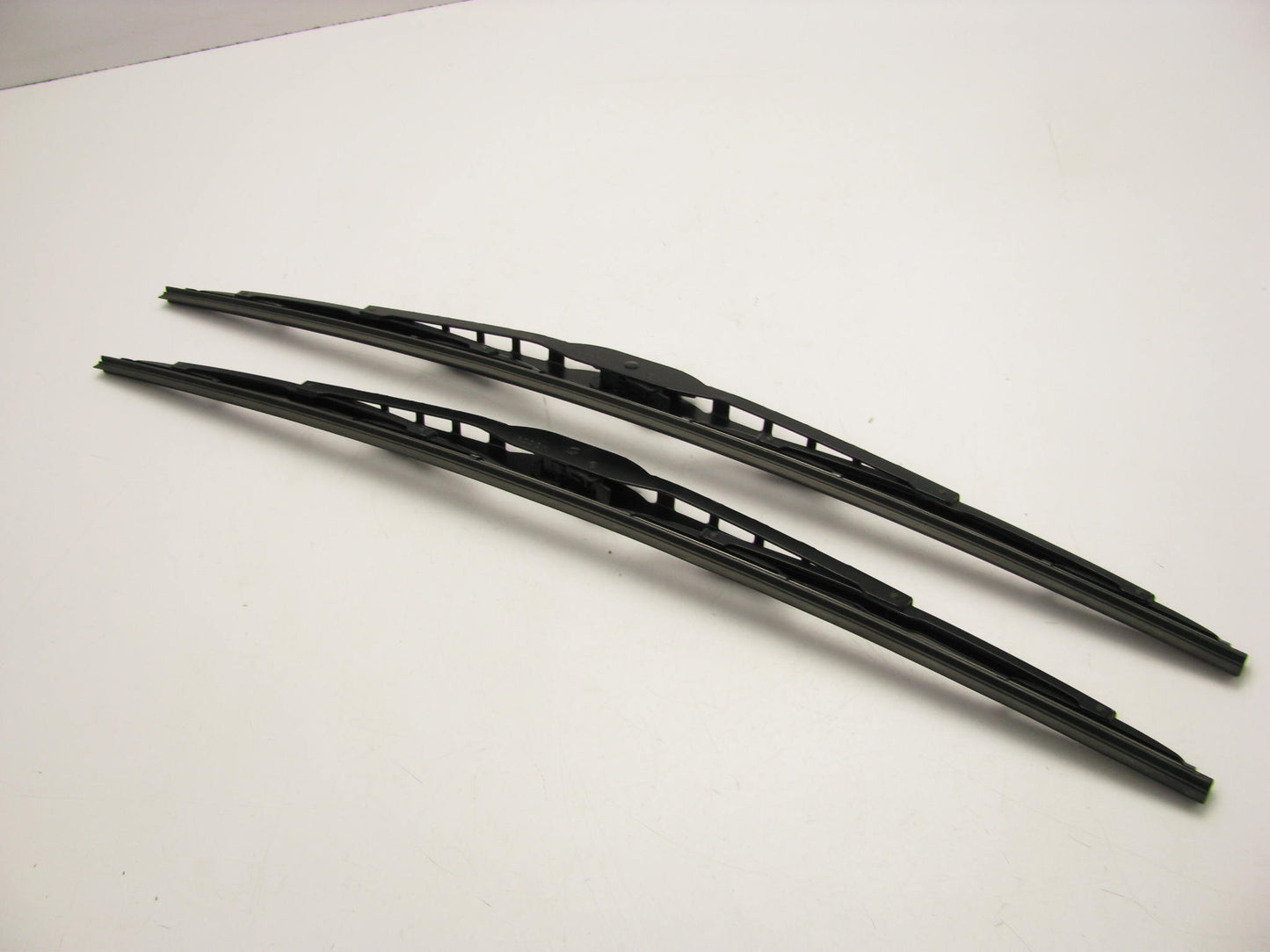Bosch 408 /  3397118408 Front Windshield Wiper Blade Set - OE Style