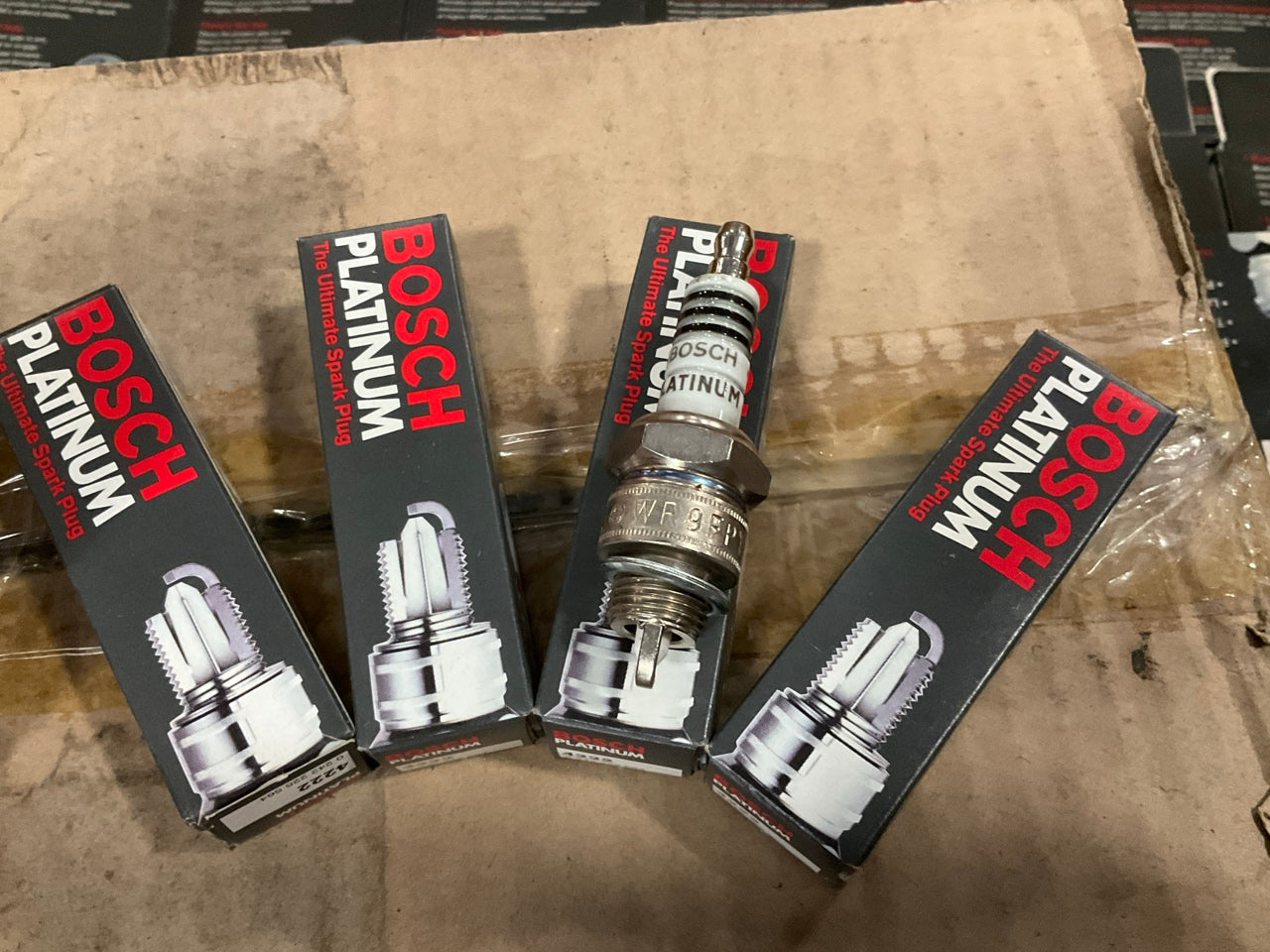 Wholesale Lot Of 6,062 Bosch 4222 Platinum Spark Plugs
