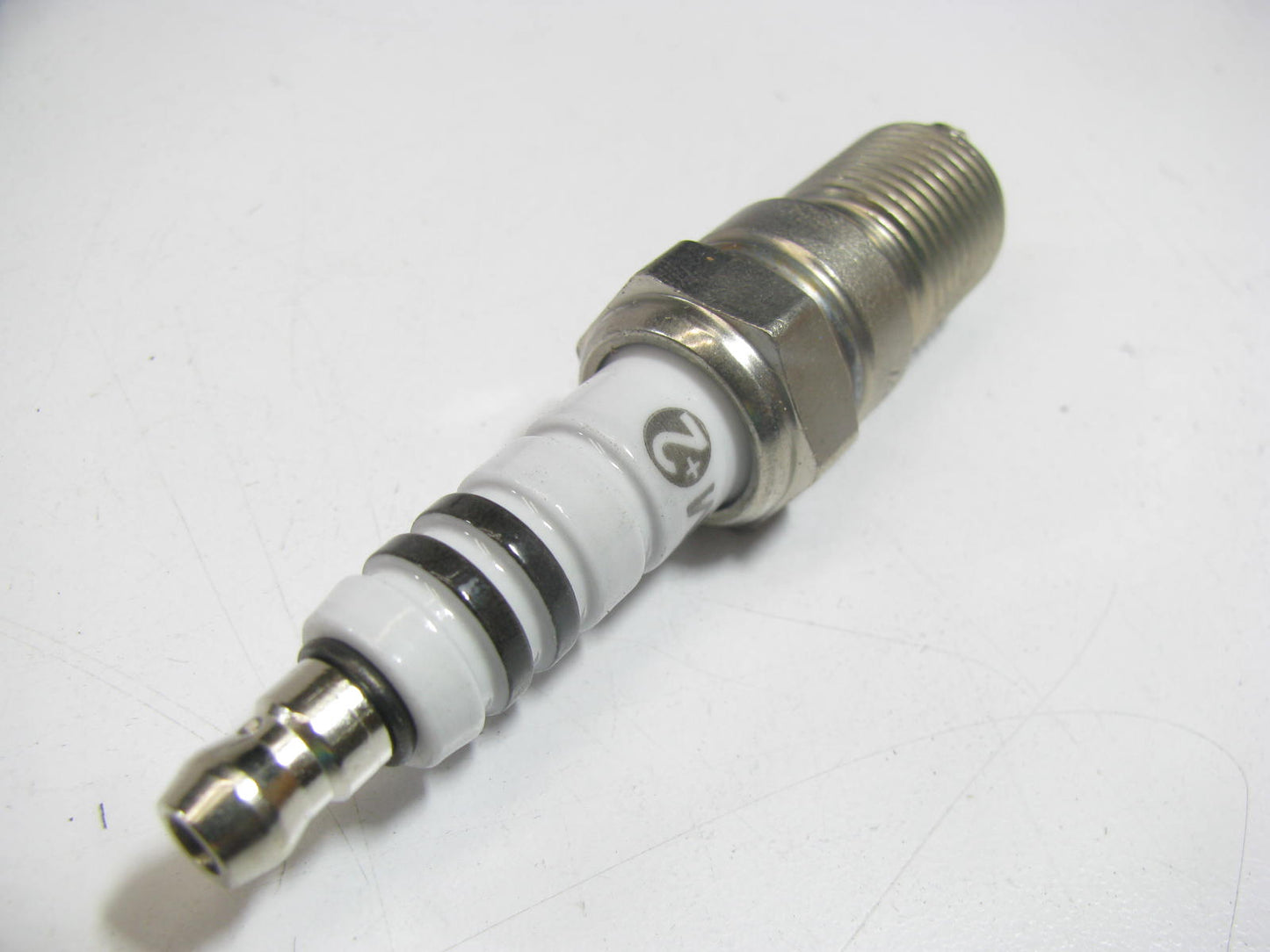 (4) Bosch 4304 Ignition Spark Plugs - Platnium +2