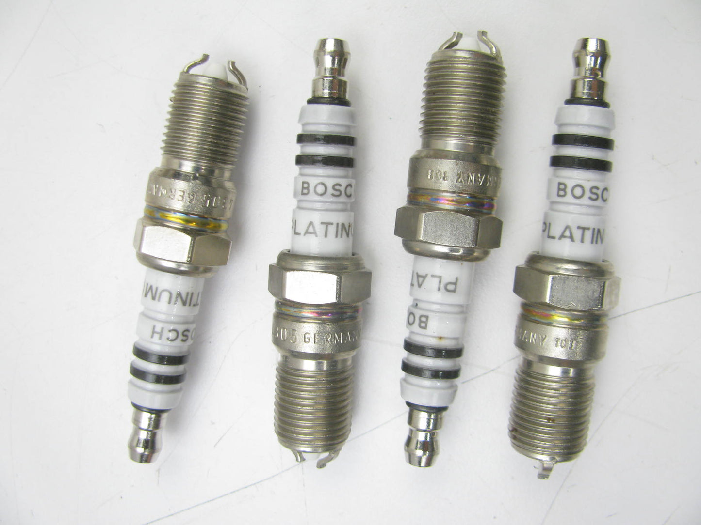 (4) Bosch 4305 Platinum +2 Spark Plug