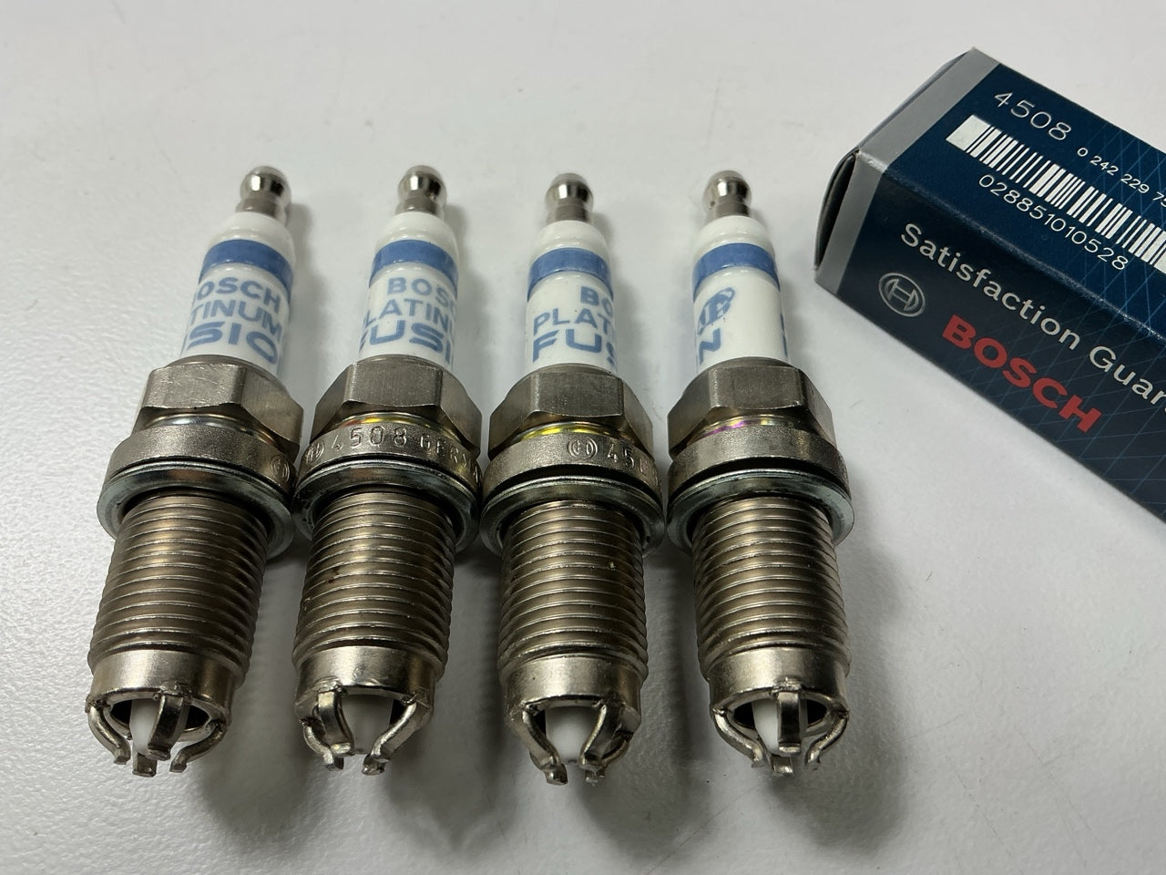 (4) Bosch 4508 Platinum IR Fusion Ignition Spark Plugs