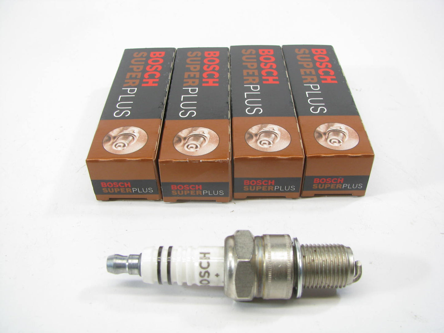 (4) Bosch 7904 Super Ignition Spark Plugs - 0242-229-778-3UZ