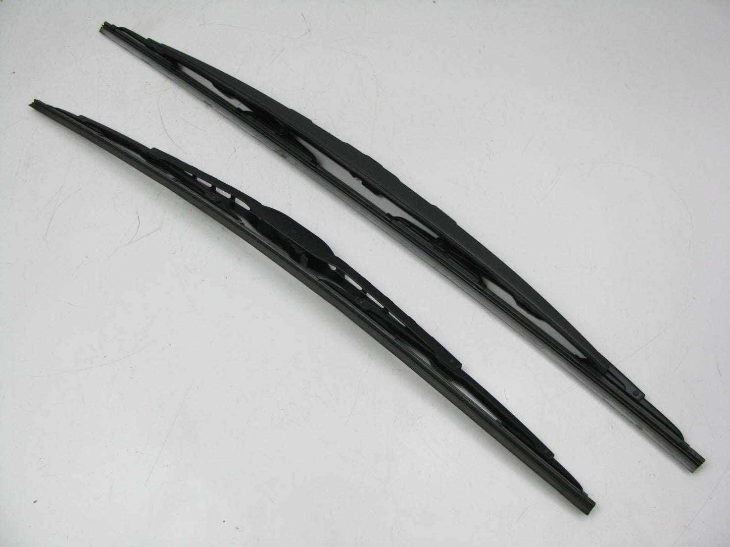 New Pair Of Bosch Windshield Wiper Blades 801S 600/530mm 24'' 21''