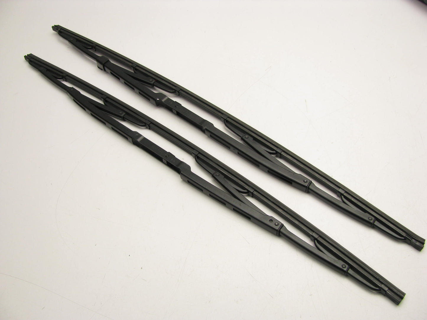 Bosch 909 Windshield Wiper Blade Set - 3397001909