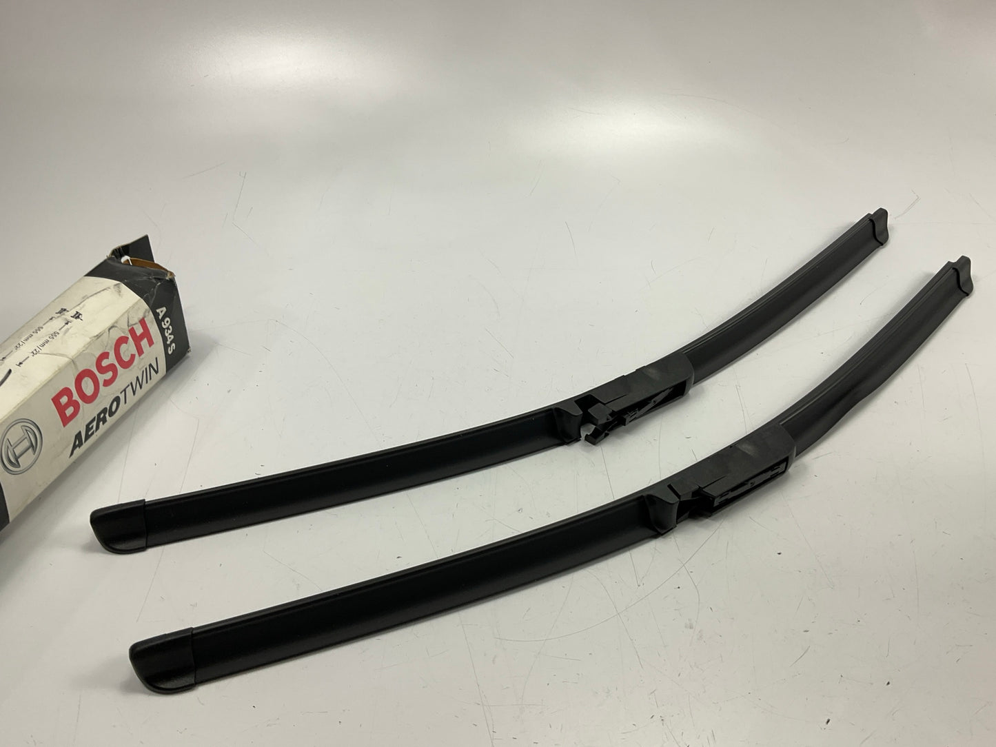 Bosch A934S Aerotwin 22'' Windshield Wiper Blade Pair - 2004-11 Audi A6, 07-11 S6