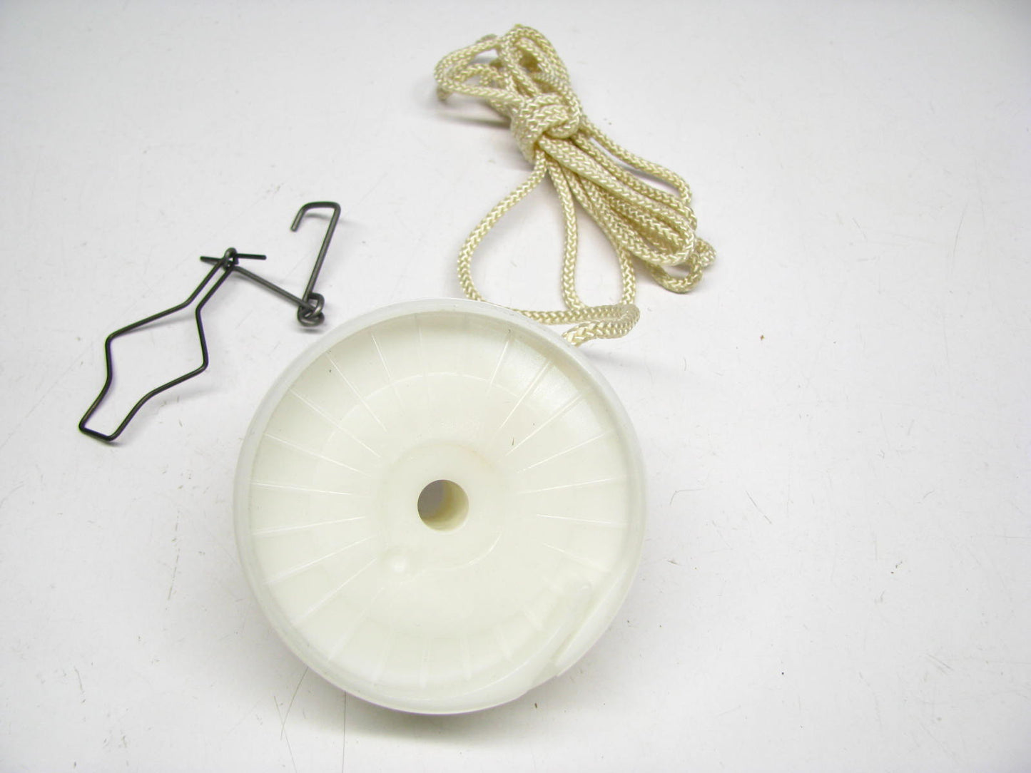 Genuine Briggs & Stratton 299948  Rewind Starter Pulley With Rope