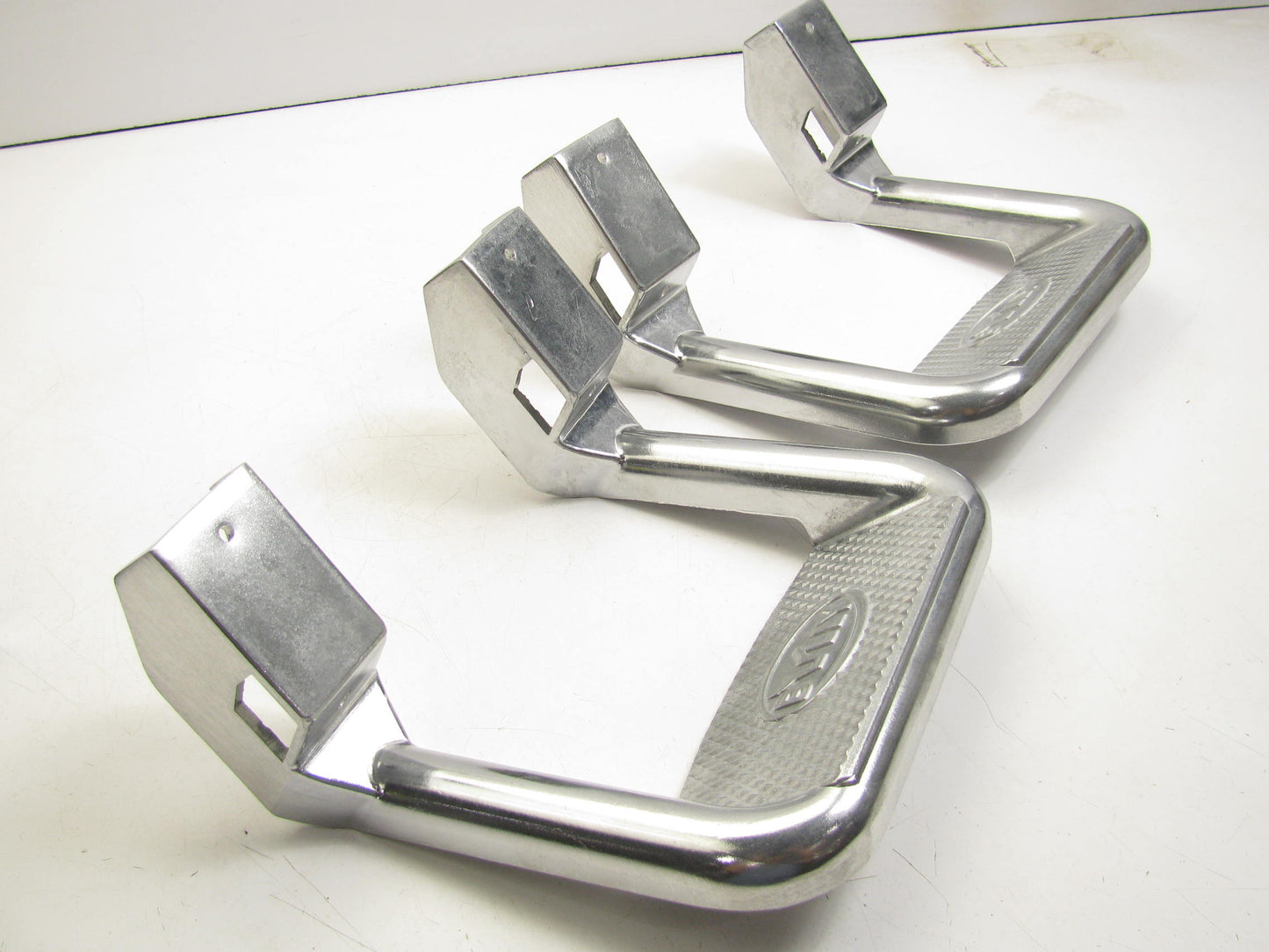 Bully AS600 Polished Aluminum Side Steps 300 LB For Truck / SUV  (PAIR AS SHOWN)