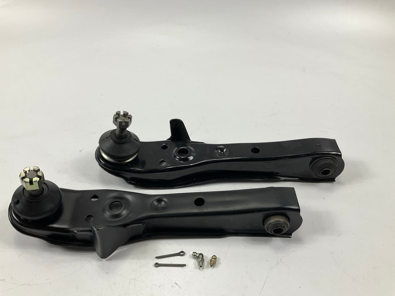 UNBOXED - 10843-10844 Front Lower Control Arm & Ball Joints 79-82 Toyota Corona