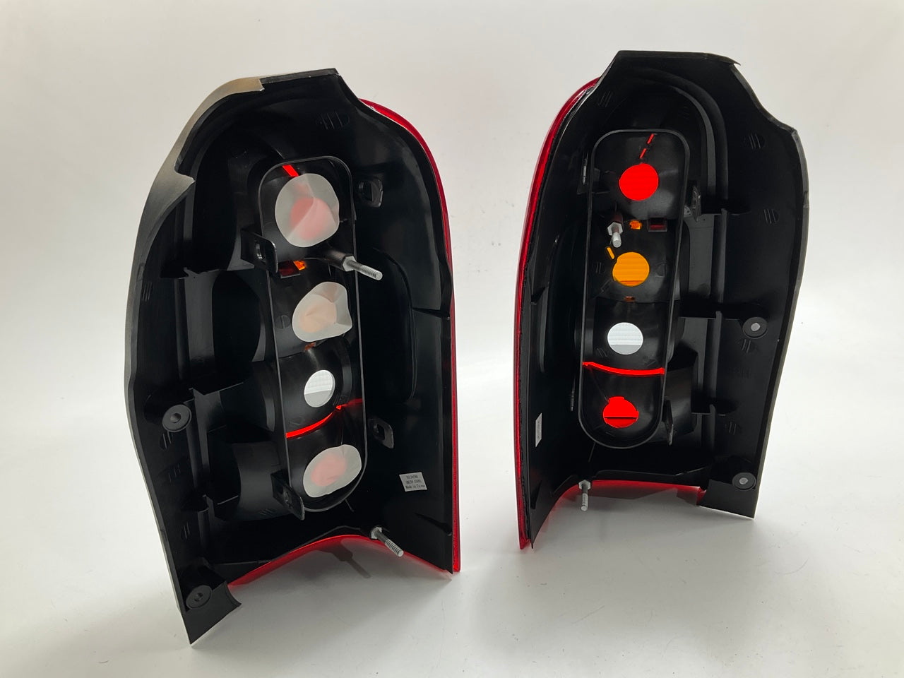 NEW - Driver & Passenger Side Tail Light Lamp For 97-04 Oldsmobile Silhouette