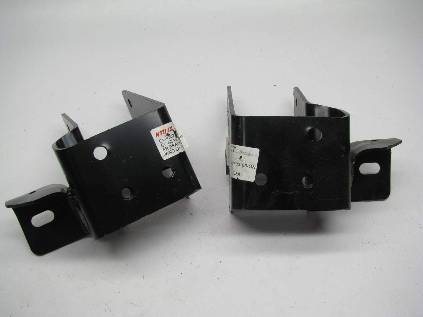 Front Left And Right Side Bumper Bracket For 03-06 Silverado 2500, 3500HD