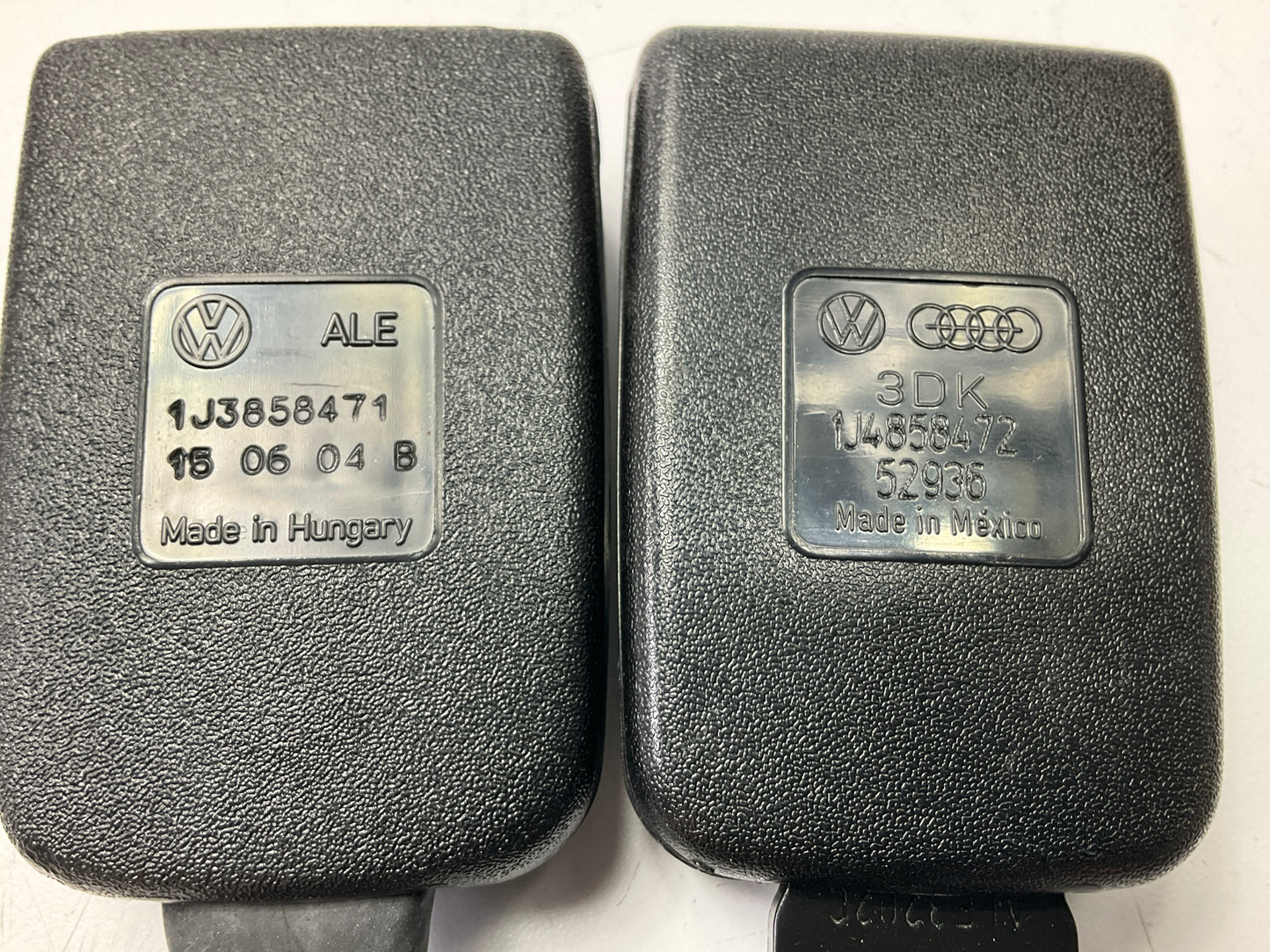 New OEM Front Left & Right Seat Belt Buckle BLACK For 2000-01 Volkswagen Golf