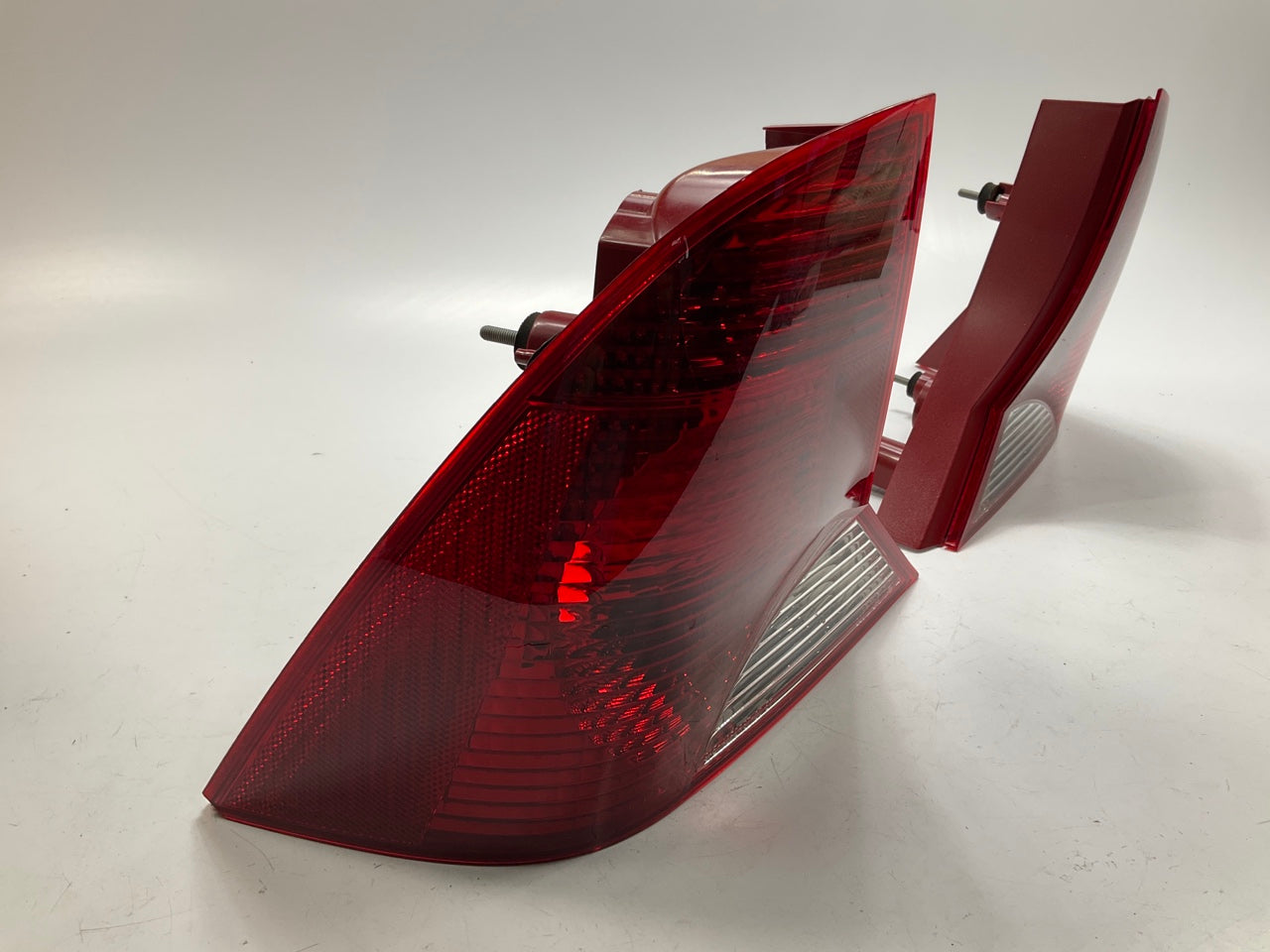NEW OEM Ford Left & Right Tail Light Lamp Set PAIR - 2001-2002 Ford Focus SEDAN