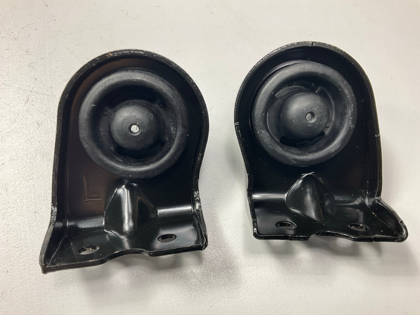 Radiator RIGHT & LEFT Upper Mount Bracket OEM For 2011-2015 Kia Sorento