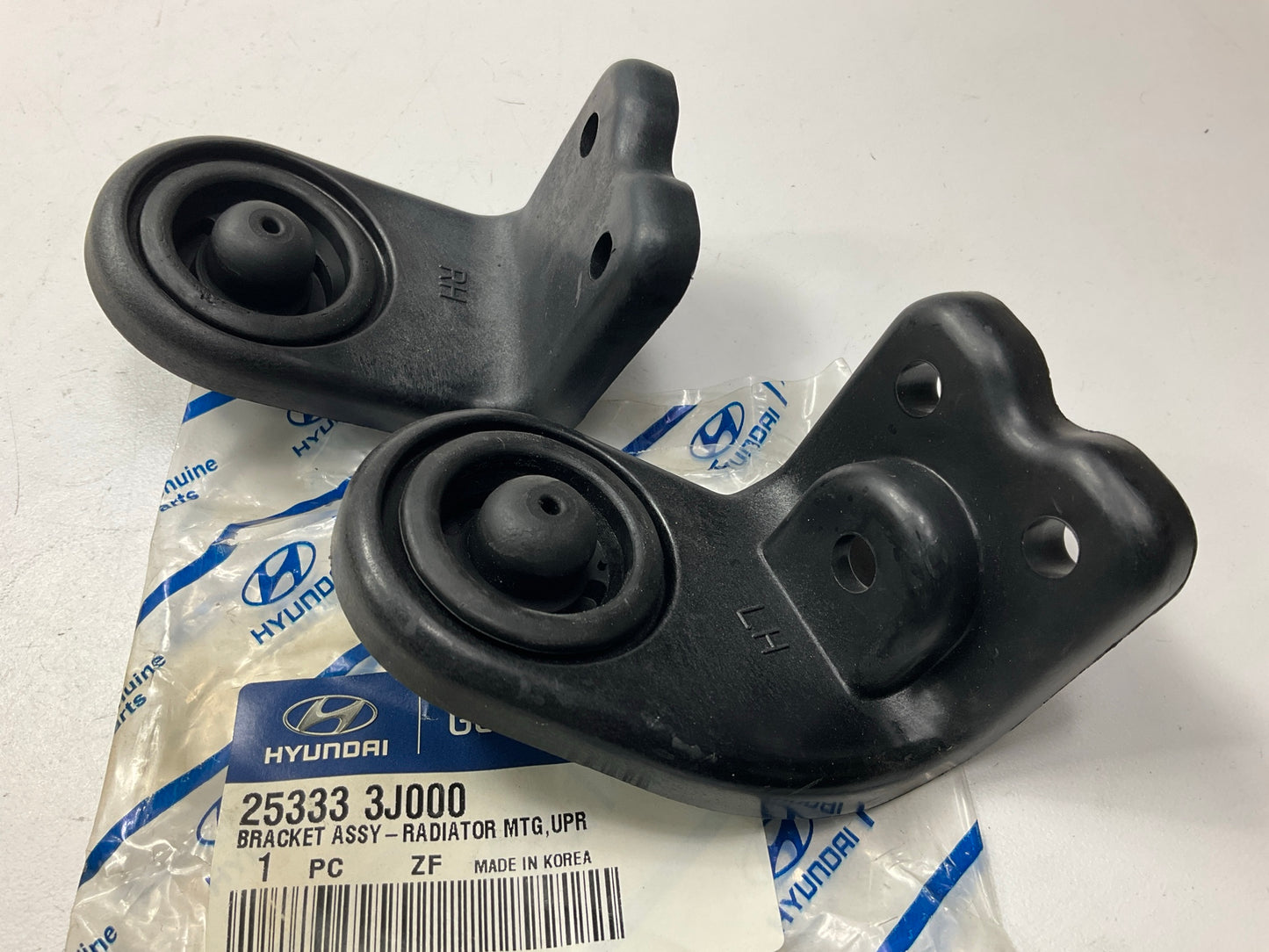NEW Upper Right & Left Radiator Mount Bracket Set OEM For 2007-2012 Veracruz